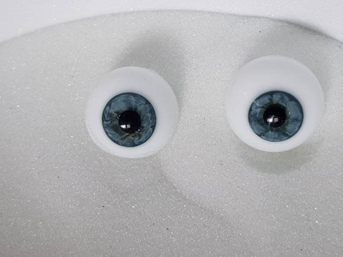 Vaaleansiniset, puhalletut kristallilasisilmät, laaja iiris, koko 20 mm