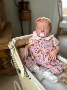 Laura-vauvanukke (by Bonnie Brown)